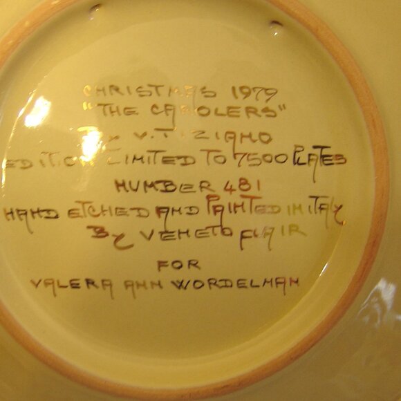 Vintage Veneto Flair plate by V. Tiziano-"The Carolers"-1979 - Picture 4 of 5